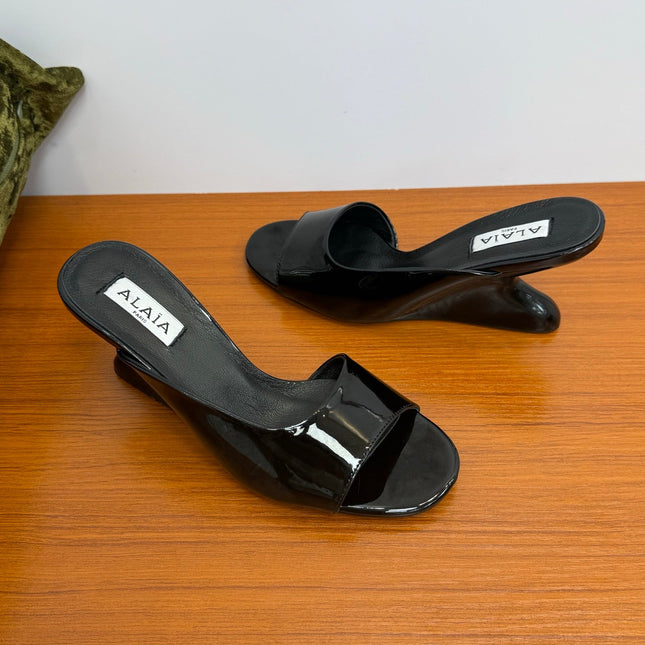 ALAIA WEDGE SANDALS 25S IN BLACK LAMBSKIN