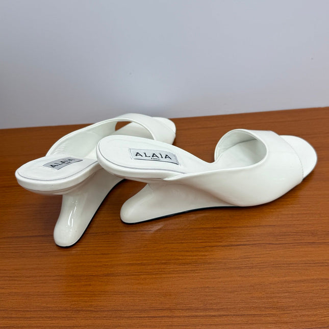 ALAIA WEDGE SANDALS 25S IN WHITE LAMBSKIN