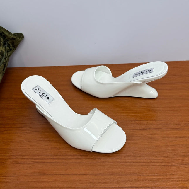 ALAIA WEDGE SANDALS 25S IN WHITE LAMBSKIN