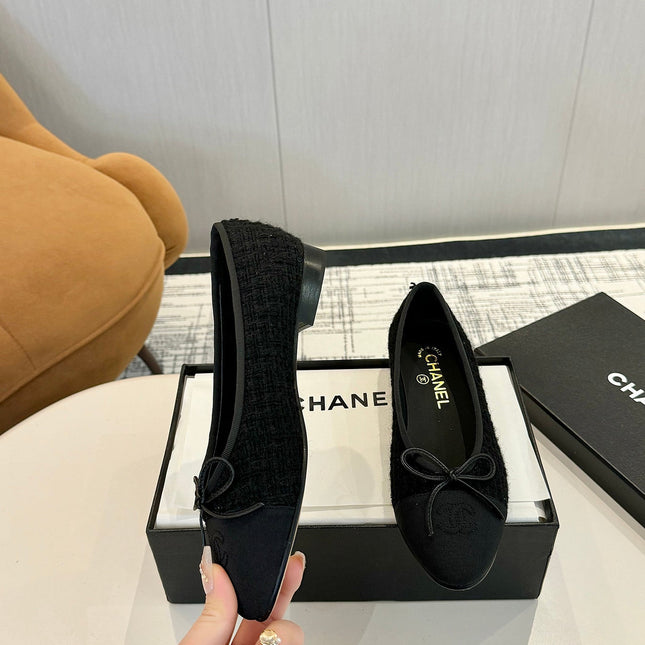 BALLET FLATS IN BLACK TWEED AND FABRIC