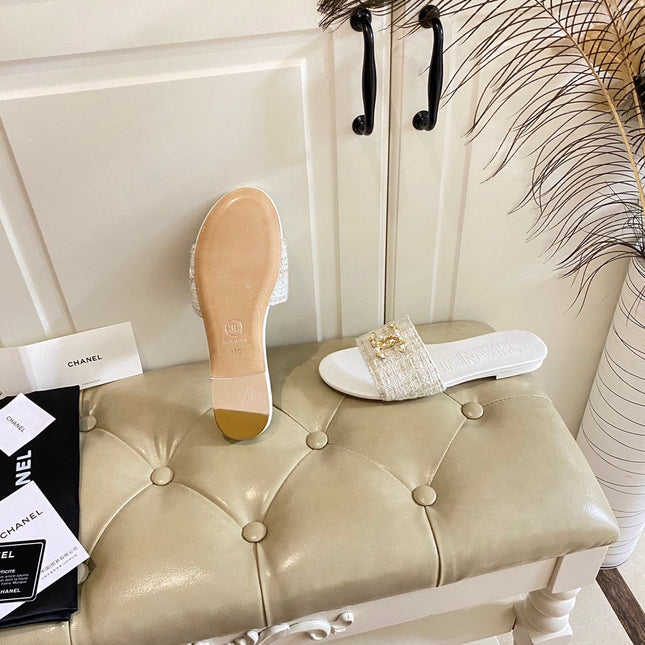 SLIPPERS IN WHITE CREAM TWEED MULE