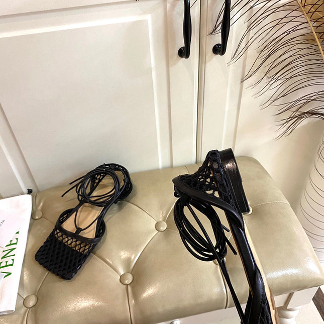 STRETCH LACE-UP FLAT SANDAL IN BLACK METALLIZED MESH AND LEATHER