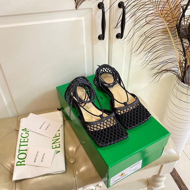 STRETCH LACE-UP FLAT SANDAL IN BLACK METALLIZED MESH AND LEATHER