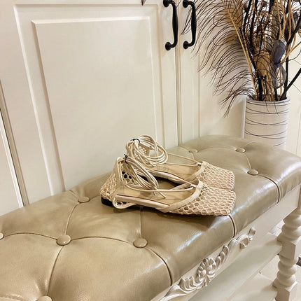 STRETCH LACE-UP FLAT SANDAL IN WHITE CREAM METALLIZED MESH AND LEATHER