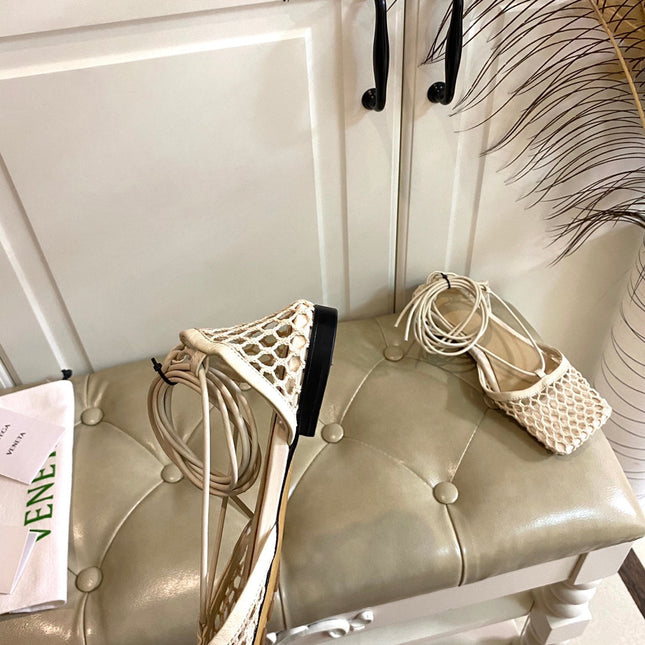 STRETCH LACE-UP FLAT SANDAL IN WHITE CREAM METALLIZED MESH AND LEATHER