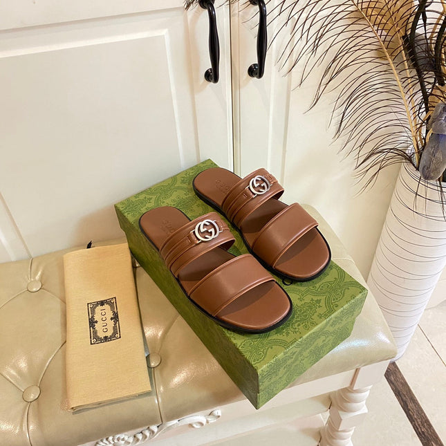 GG SANDAL WITH ROUND INTERLOCKING G IN CARAMEL BROWN CALFSKIN