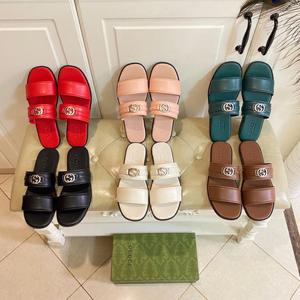 GG SANDAL WITH ROUND INTERLOCKING G IN SCARLET RED CALFSKIN