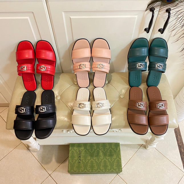 GG SANDAL WITH ROUND INTERLOCKING G IN SCARLET RED CALFSKIN