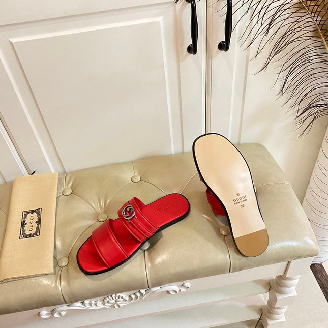 GG SANDAL WITH ROUND INTERLOCKING G IN SCARLET RED CALFSKIN