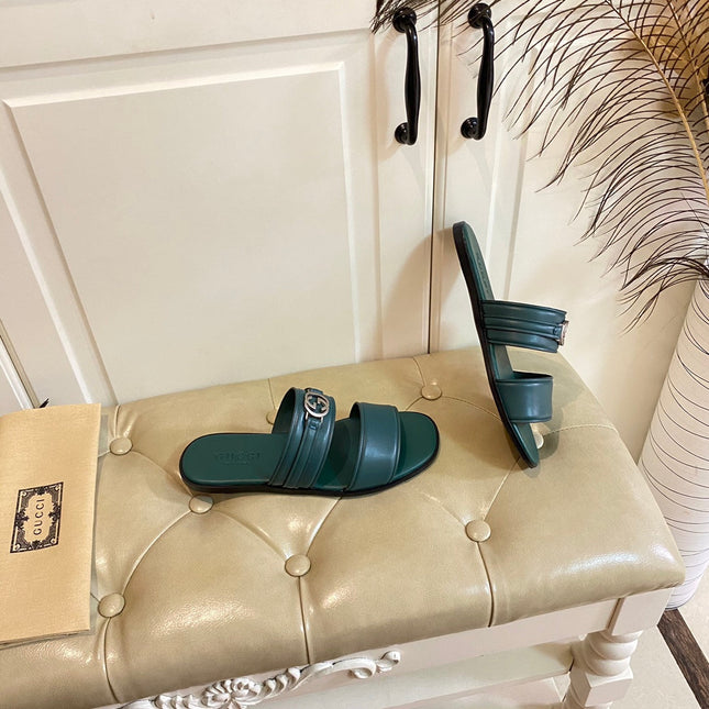 GG SANDAL WITH ROUND INTERLOCKING G IN DARK GREEN CALFSKIN