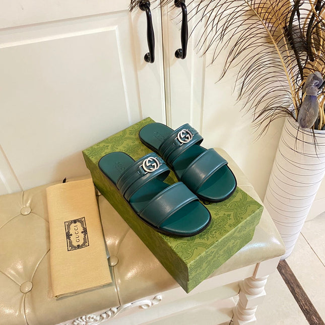 GG SANDAL WITH ROUND INTERLOCKING G IN DARK GREEN CALFSKIN