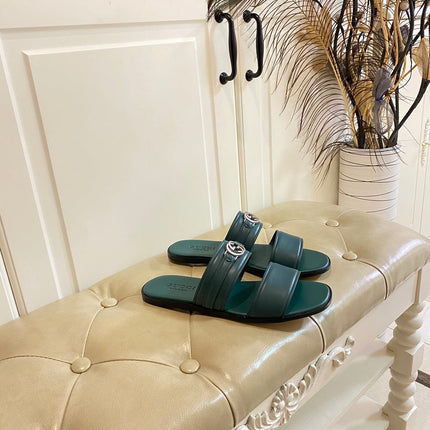 GG SANDAL WITH ROUND INTERLOCKING G IN DARK GREEN CALFSKIN