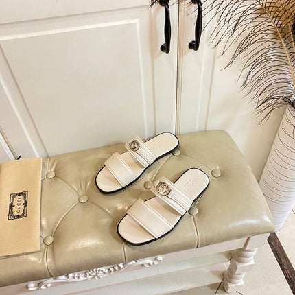 GG SANDAL WITH ROUND INTERLOCKING G IN WHITE CALFSKIN