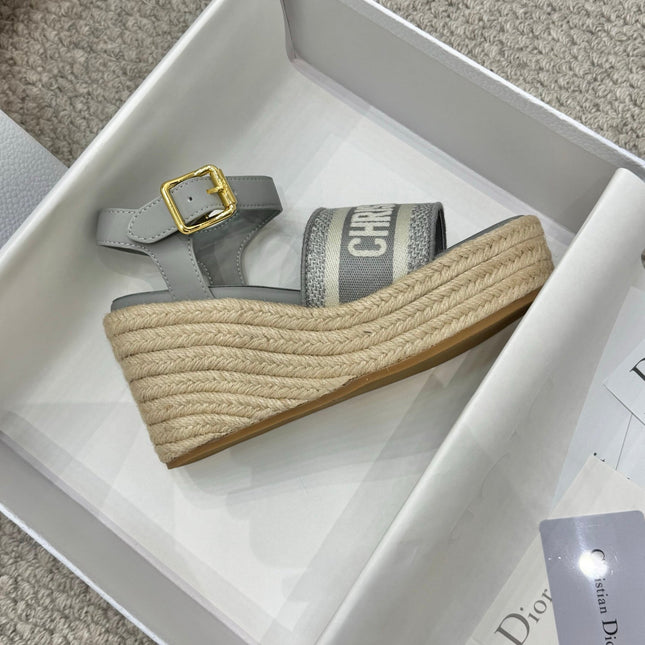 DWAY WEDGE SANDAL 25S 95MM IN GRAY EMBROIDERED COTTON RAFFIA SOLE
