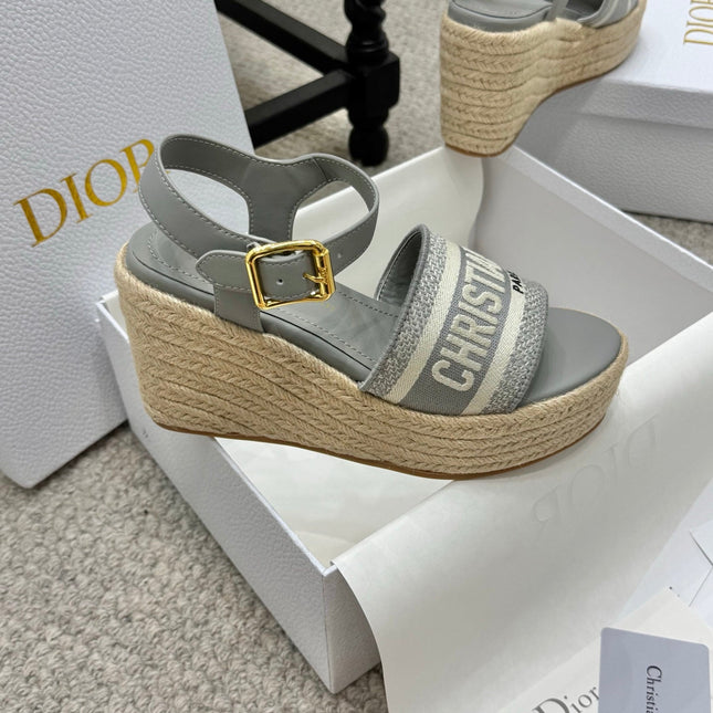 DWAY WEDGE SANDAL 25S 95MM IN GRAY EMBROIDERED COTTON RAFFIA SOLE