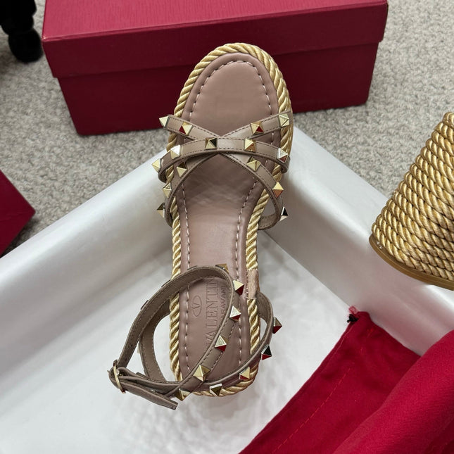 VLTN HIGH WEDGE STUDDED SANDALS 25S 100 MM IN SOFT ROSEWOOD BROWN CALFSKIN