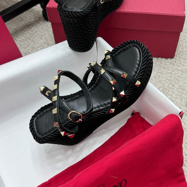 VLTN HIGH WEDGE STUDDED SANDALS 25S 100 MM IN BLACK CALFSKIN