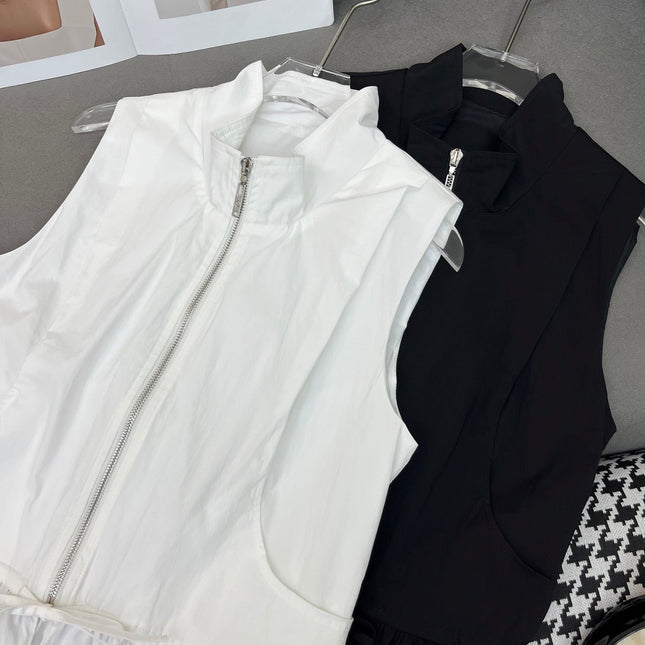 HIGH-NECK SLEEVELESS TOP WITH ZIP CLOSURE