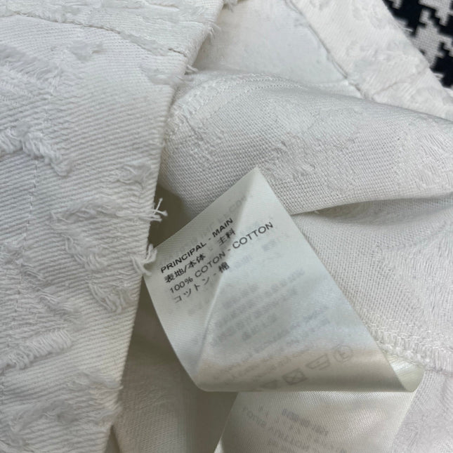 SET SLEEVELESS TOP AND SHORTS IN WHITE DENIM