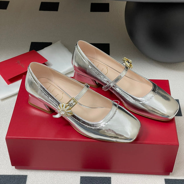 TRÈS VIVIER MARY JANE PUMPS IN SILVER PATENT CALFSKIN