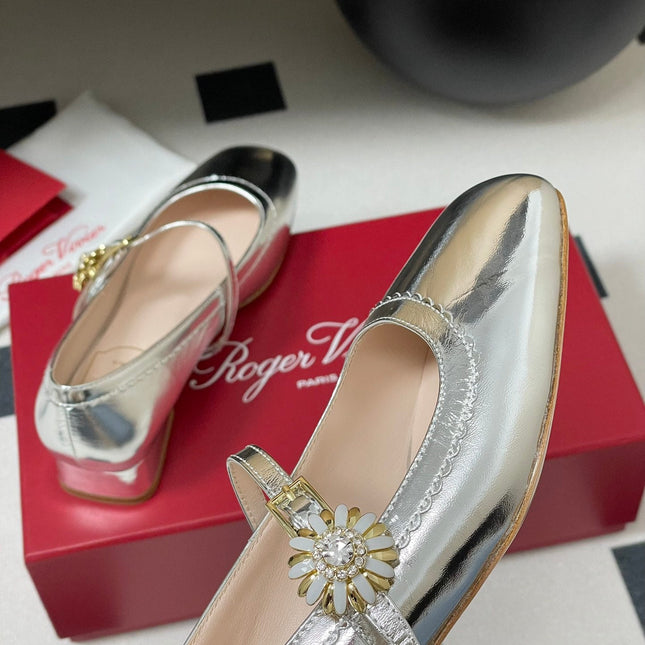 TRÈS VIVIER MARY JANE PUMPS IN SILVER PATENT CALFSKIN