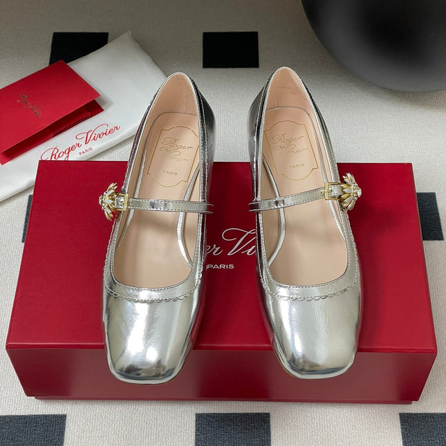 TRÈS VIVIER MARY JANE PUMPS IN SILVER PATENT CALFSKIN