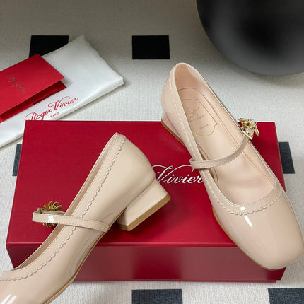 TRÈS VIVIER MARY JANE PUMPS IN BEIGE PATENT CALFSKIN