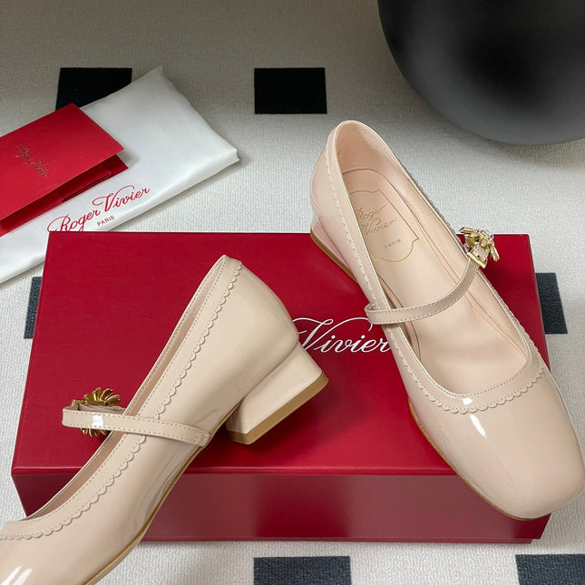 TRÈS VIVIER MARY JANE PUMPS IN BEIGE PATENT CALFSKIN