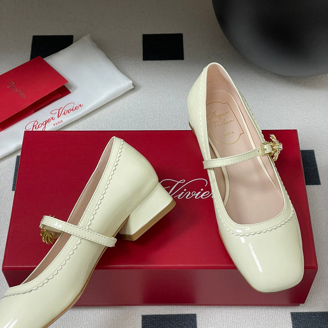 TRÈS VIVIER MARY JANE PUMPS IN CREAM PATENT CALFSKIN