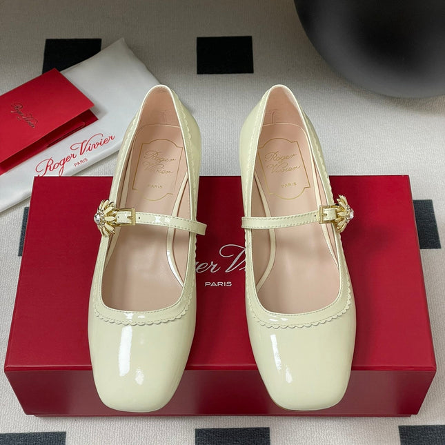 TRÈS VIVIER MARY JANE PUMPS IN CREAM PATENT CALFSKIN