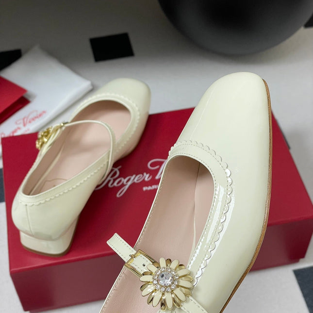 TRÈS VIVIER MARY JANE PUMPS IN CREAM PATENT CALFSKIN