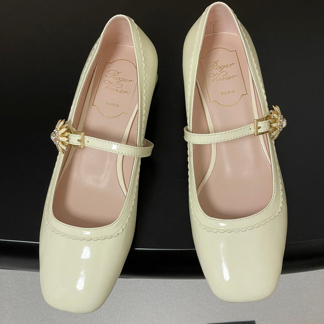 TRÈS VIVIER MARY JANE PUMPS IN CREAM PATENT CALFSKIN