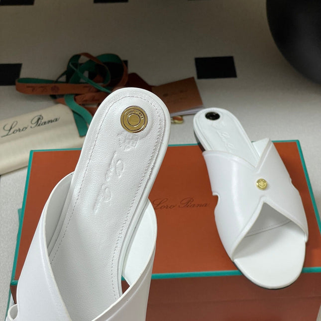 LP CLASSIC CROSS-STRAP SANDALS 25S IN WHITE LAMBSKIN