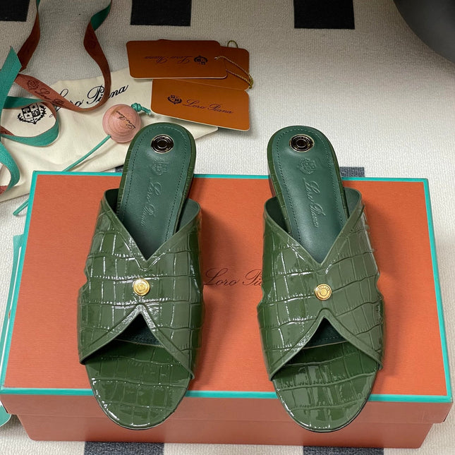 FLAT SLIPPERS IN MOSS GREEN CALFSKIN SNAKE EMBOSSING