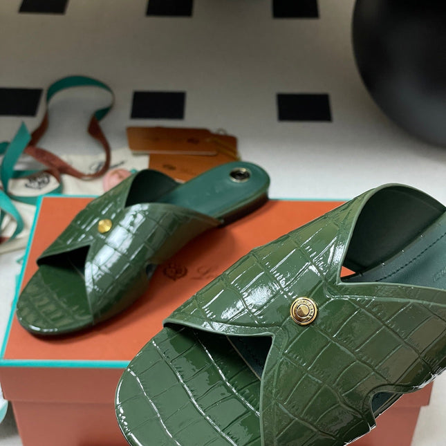 FLAT SLIPPERS IN MOSS GREEN CALFSKIN SNAKE EMBOSSING