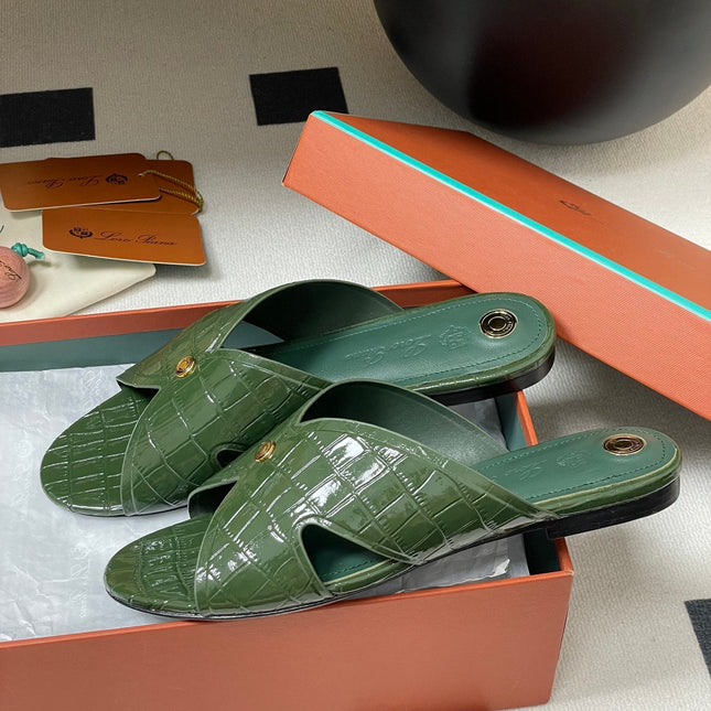 FLAT SLIPPERS IN MOSS GREEN CALFSKIN SNAKE EMBOSSING