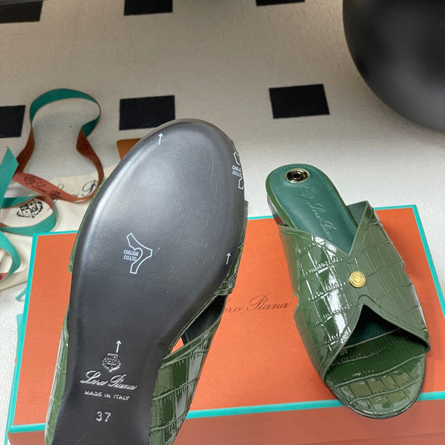 FLAT SLIPPERS IN MOSS GREEN CALFSKIN SNAKE EMBOSSING