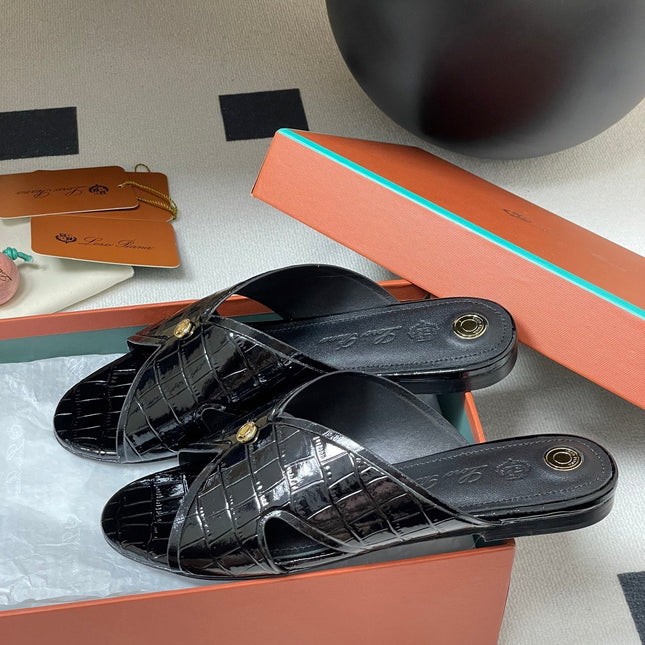 FLAT SLIPPERS IN BLACK CALFSKIN SNAKE EMBOSSING