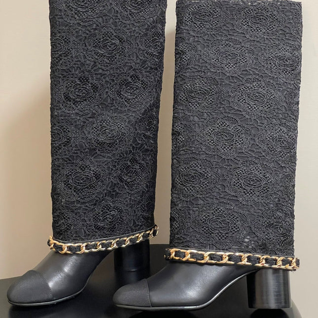 CC FLORAL BOOTS 60MM IN BLACK CALFSKIN WITH GOLD CHAIN
