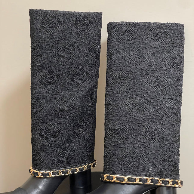 CC FLORAL BOOTS 60MM IN BLACK CALFSKIN WITH GOLD CHAIN