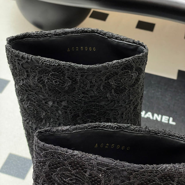 CC FLORAL BOOTS 60MM IN BLACK CALFSKIN WITH GOLD CHAIN