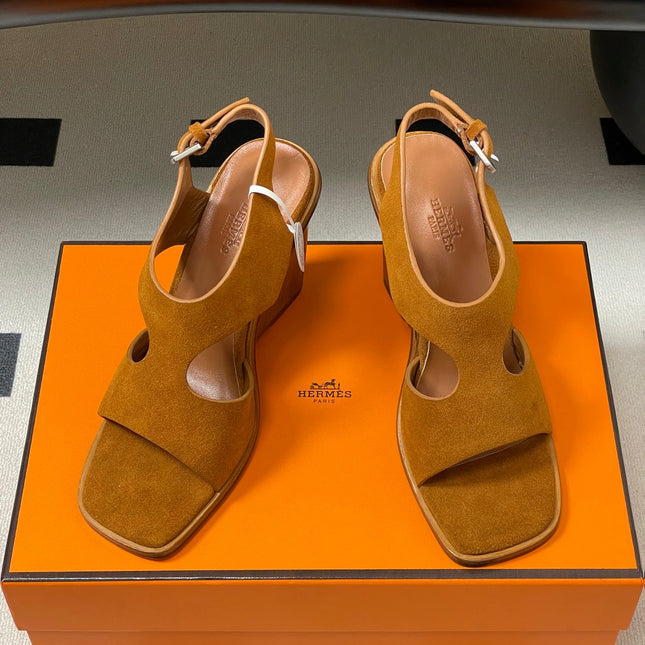 HM 25S KALYA WEDGE SANDAL 100 MM IN BROWN SUEDE