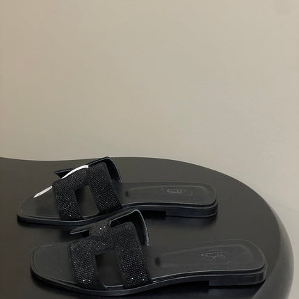 HM 25S ORAN SANDAL IN BLACK LAMBSKIN WITH STONE DETAILS