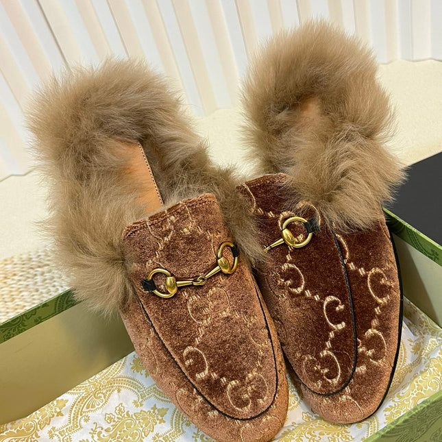 HORSEBIT MULE IN SYRUP BROWN MONOGRAM VELVET AND LAMB WOOL LINING