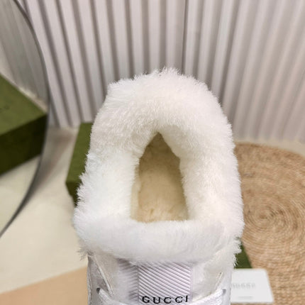 SNEAKER IN RICE WHITE CALFSKIN AND LAMB WOOL LINING