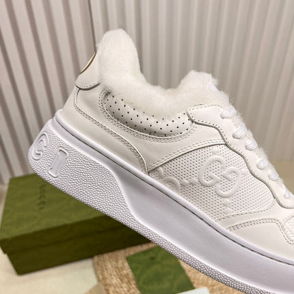 SNEAKER IN RICE WHITE CALFSKIN AND LAMB WOOL LINING