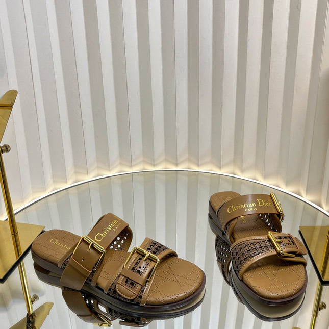 D-AVENUE SLIDES 25S IN BROWN CALFSKIN MICRO CANNAGE MOTIF