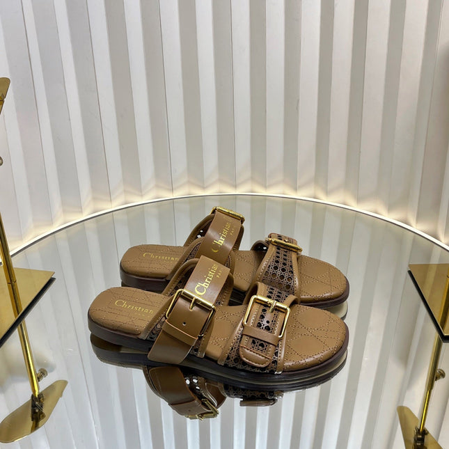 D-AVENUE SLIDES 25S IN BROWN CALFSKIN MICRO CANNAGE MOTIF