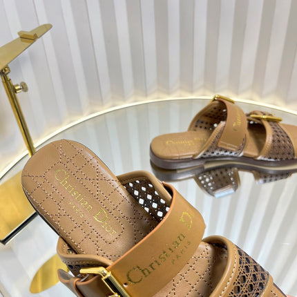 D-AVENUE SLIDES 25S IN BROWN CALFSKIN MICRO CANNAGE MOTIF