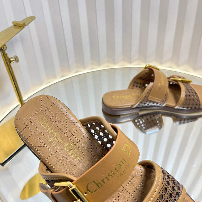 D-AVENUE SLIDES 25S IN BROWN CALFSKIN MICRO CANNAGE MOTIF